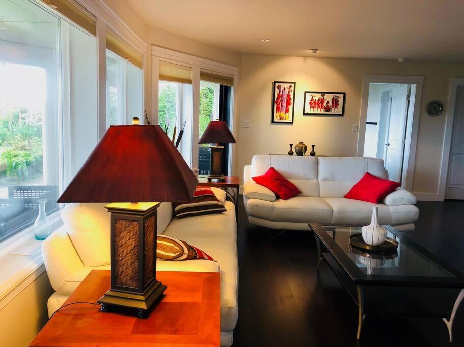 Saanichton Waterfront 2Br Suite With Superb Views المظهر الخارجي الصورة