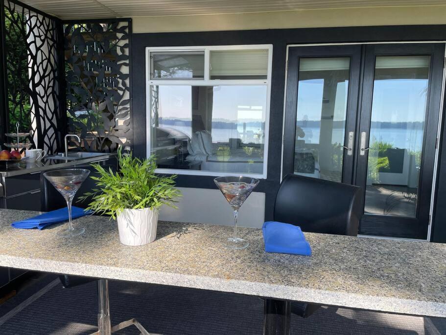 Saanichton Waterfront 2Br Suite With Superb Views المظهر الخارجي الصورة